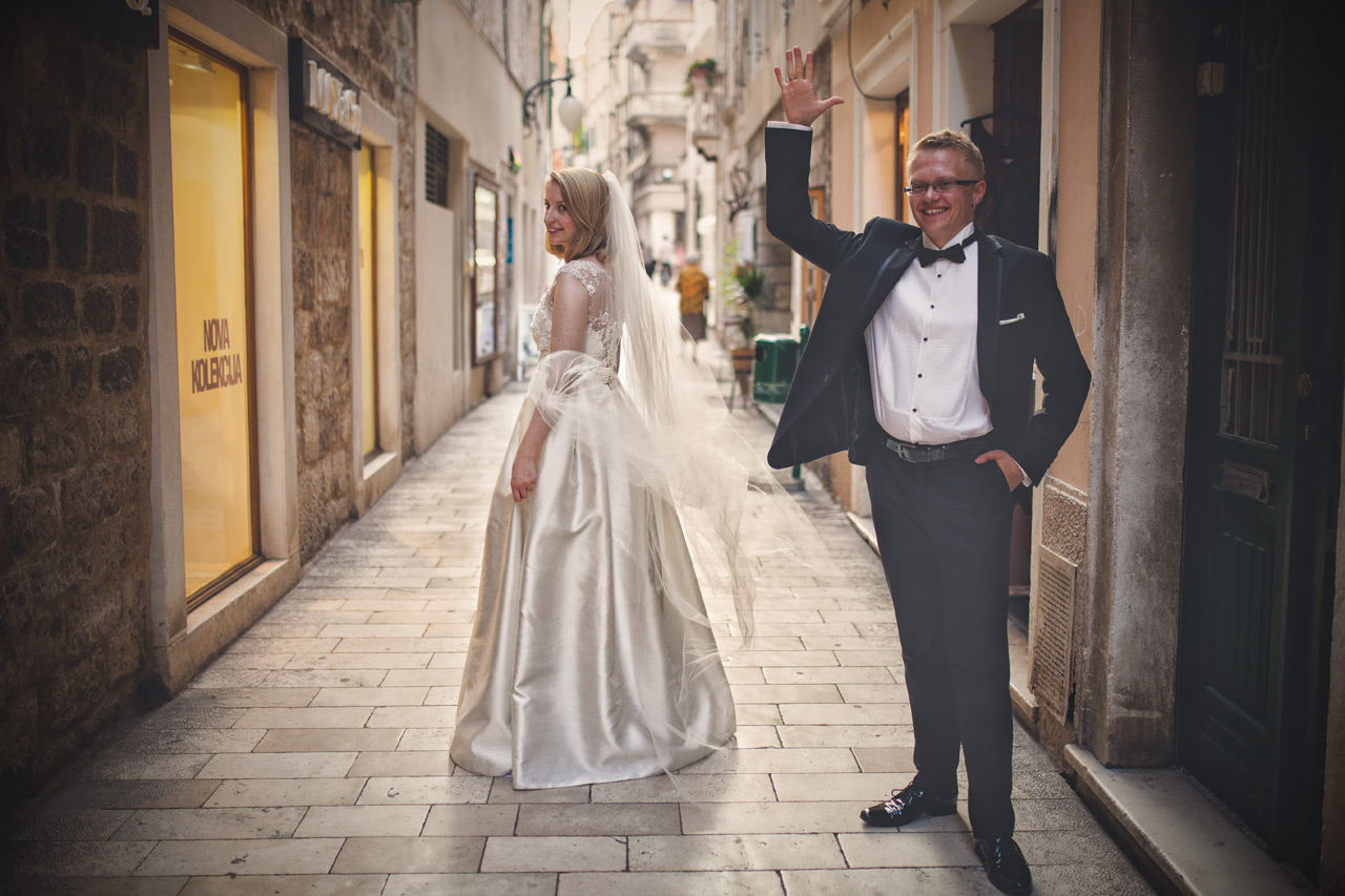 Plener ślubny w Chorwacji - uliczka w Szybeniku