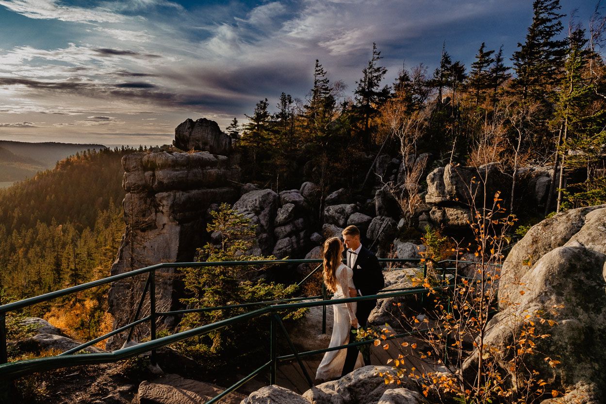 sesja ślubna w plenerze w górach stołowych