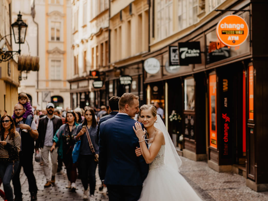 Plener ślubny za granicą w Pradze