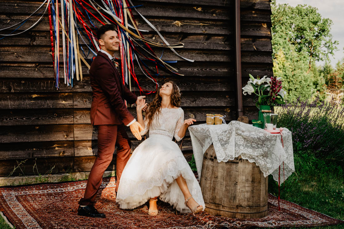 Nowożeńcy na weselu w Spichlerzu Galowice