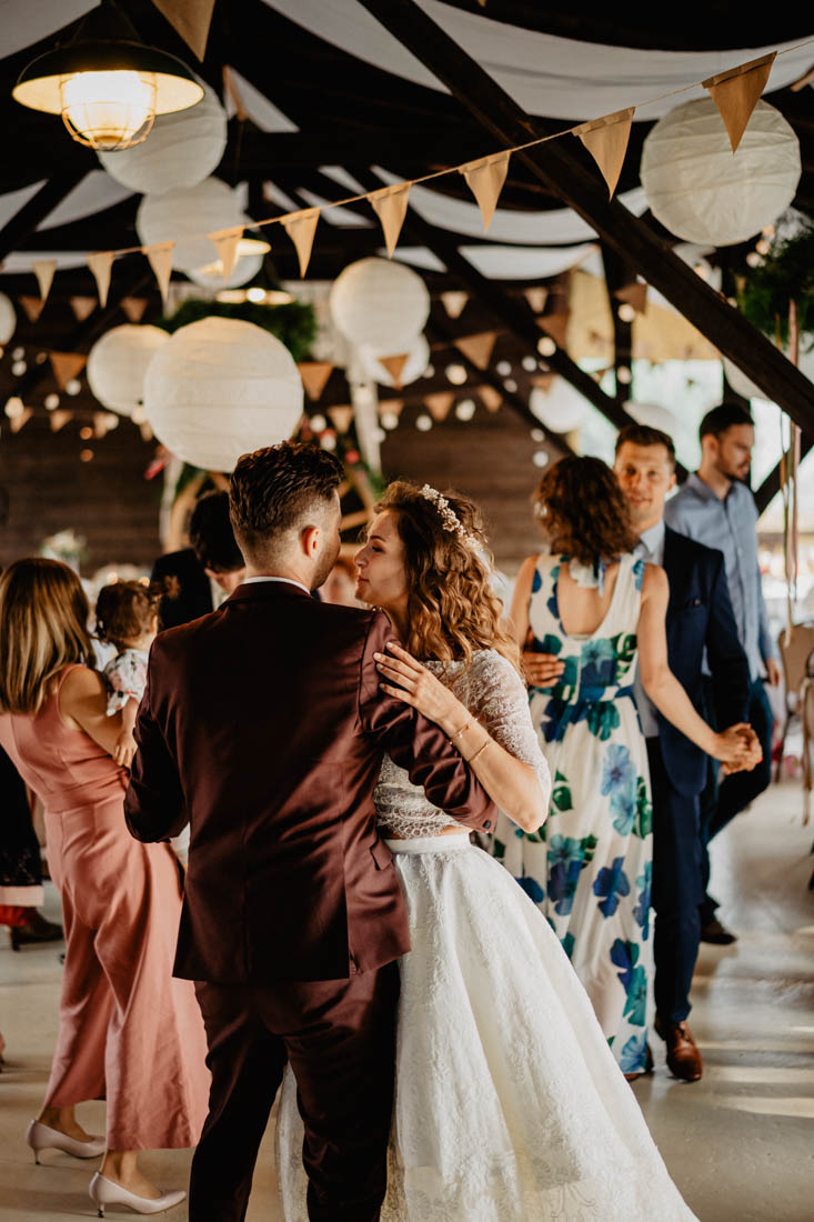Nowożeńcy w trakcie pierwszego tańca w Spichlerzu Galowice