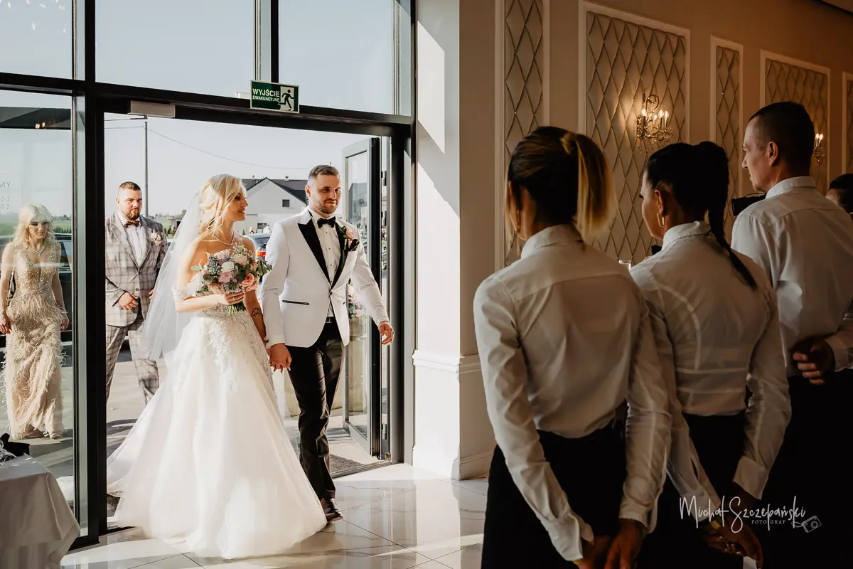 Wejście Pary Młodej do wedding venue Topolova