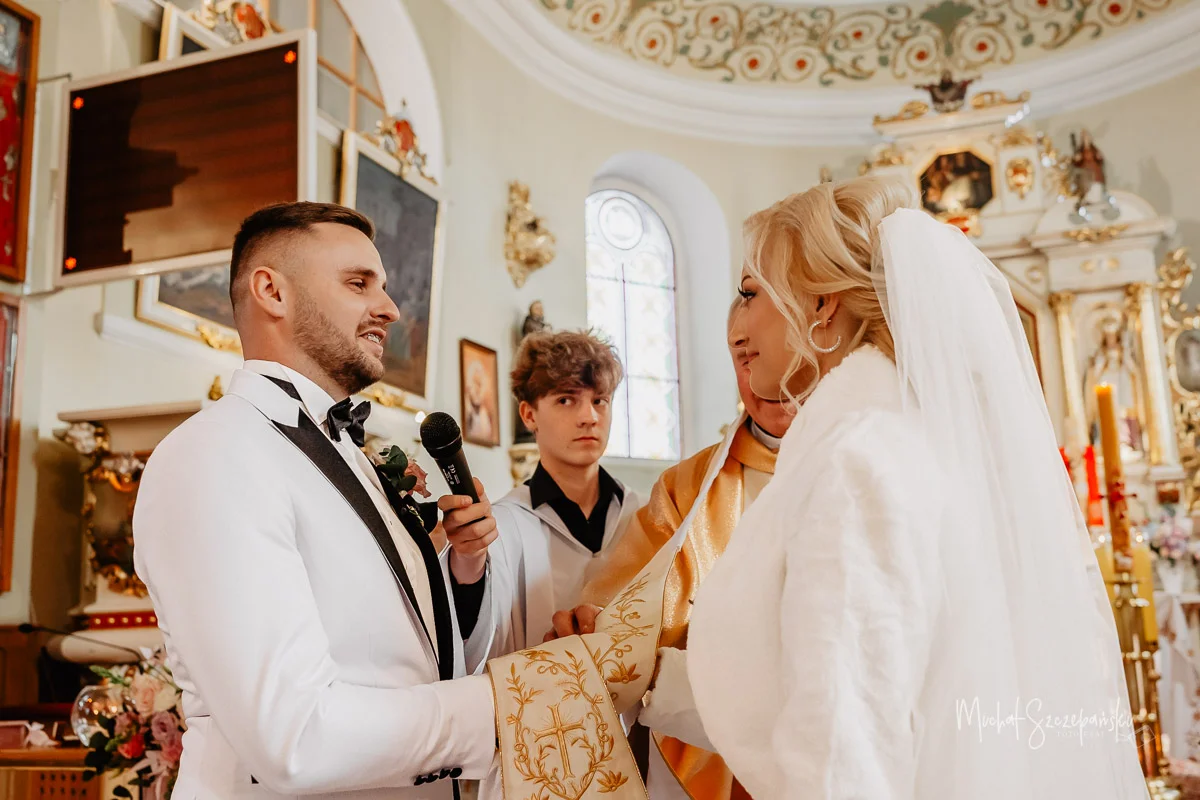 Przysięga małżeńska w kościele w Goszczu